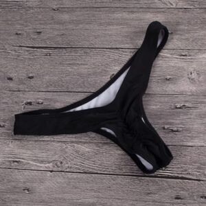 FOCUSSEXY Cheeky Brazilian Thong Bikini Bottom | Size Small | NIB | 40% Off!